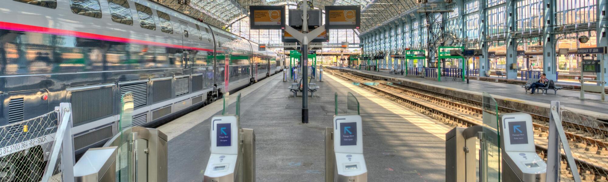 Contrôle automatique des billets de train en gare